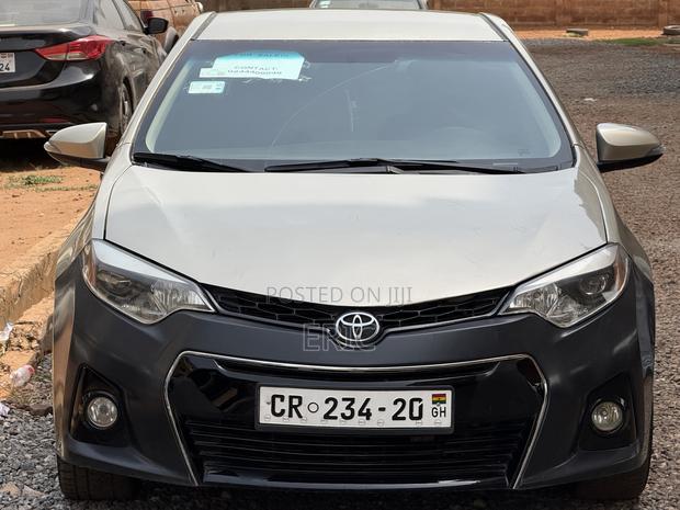 Toyota Corolla S 4dr Sedan (1.8L 4cyl CVT) 2014 Ivory