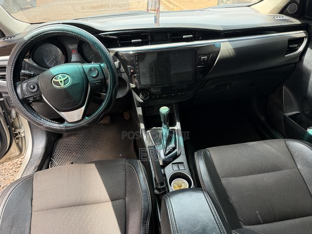 Toyota Corolla S 4dr Sedan (1.8L 4cyl CVT) 2014 Ivory