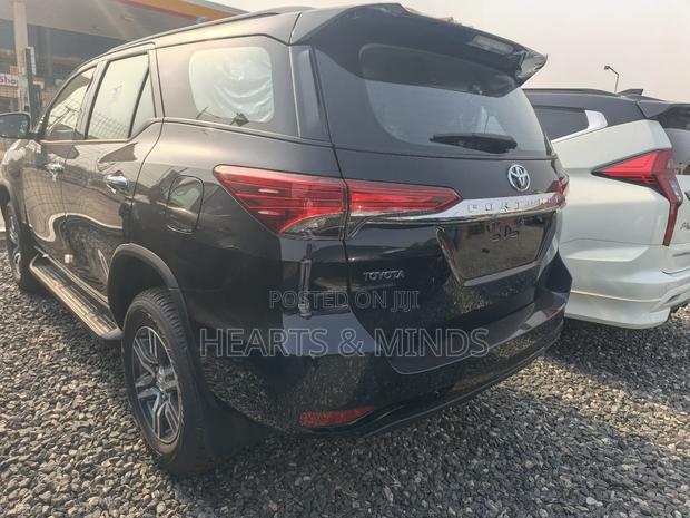 New Toyota Fortuner 2024 Black photo 2