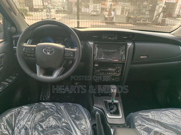 New Toyota Fortuner 2024 Black photo 4