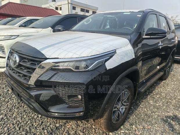 New Toyota Fortuner 2024 Black photo 7