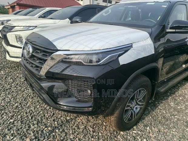 New Toyota Fortuner 2024 Black photo 8