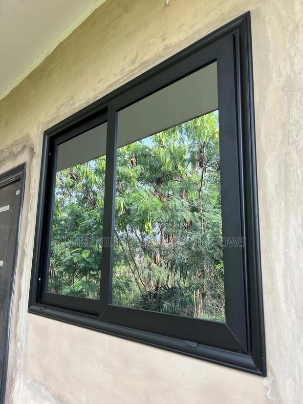 Aluminum Sliding Windows With Net and Locks photo 3