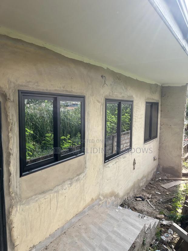 Aluminum Sliding Windows With Net and Locks photo 2