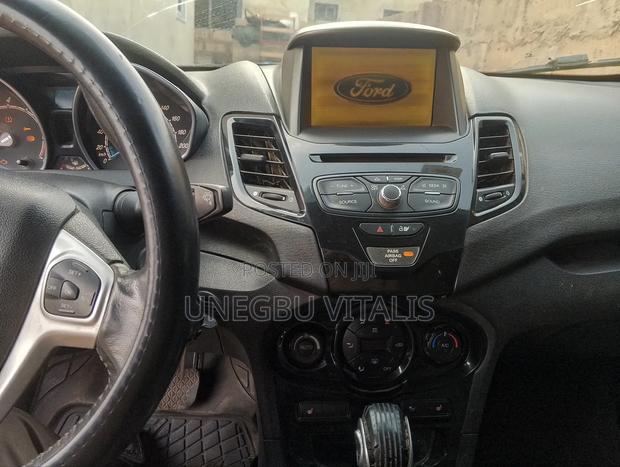 Ford Fiesta SE 4dr Sedan (1.6L 4cyl 5M) 2015 Red