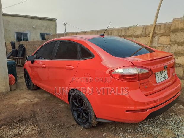 Ford Fiesta SE 4dr Sedan (1.6L 4cyl 5M) 2015 Red