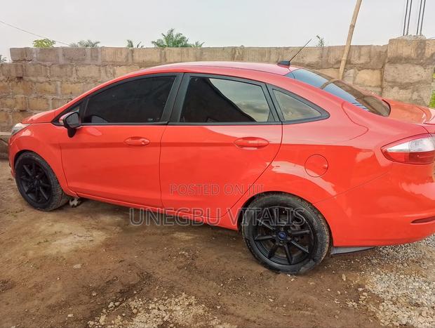 Ford Fiesta SE 4dr Sedan (1.6L 4cyl 5M) 2015 Red