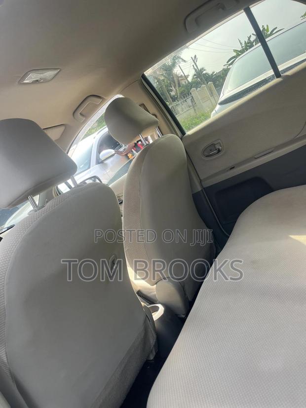 Toyota Vitz 2010 White