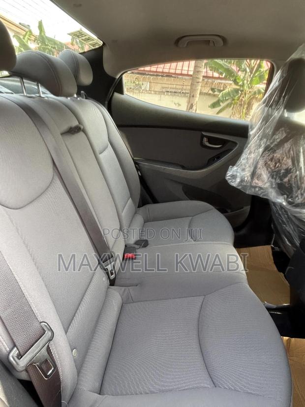 Hyundai Elantra Limited Sedan FWD (1.8L 4cyl 6A) 2016 Red photo 7