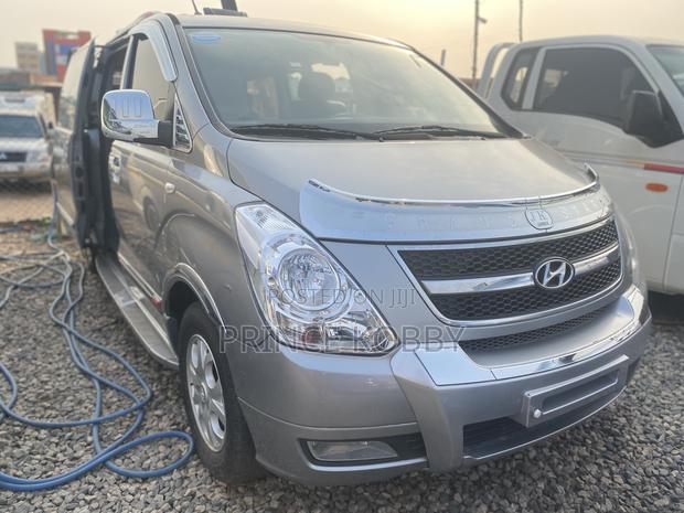 Hyundai Starex 2015 Grey