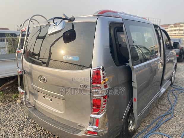 Hyundai Starex 2015 Grey photo 9