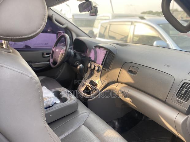 Hyundai Starex 2015 Grey photo 4