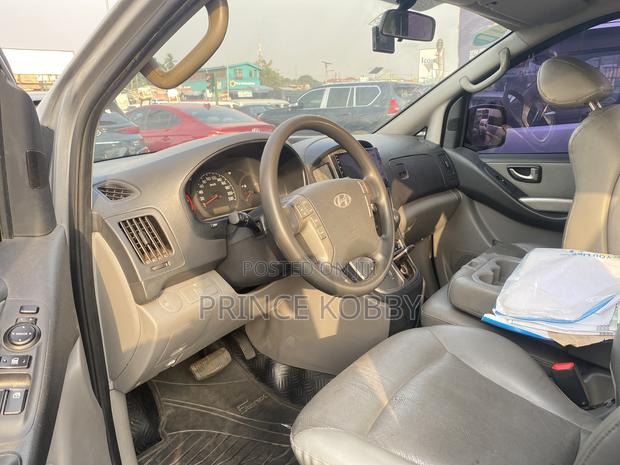 Hyundai Starex 2015 Grey photo 3