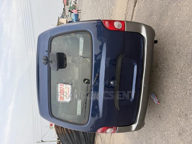 Hyundai H-100 2004 Blue photo 2