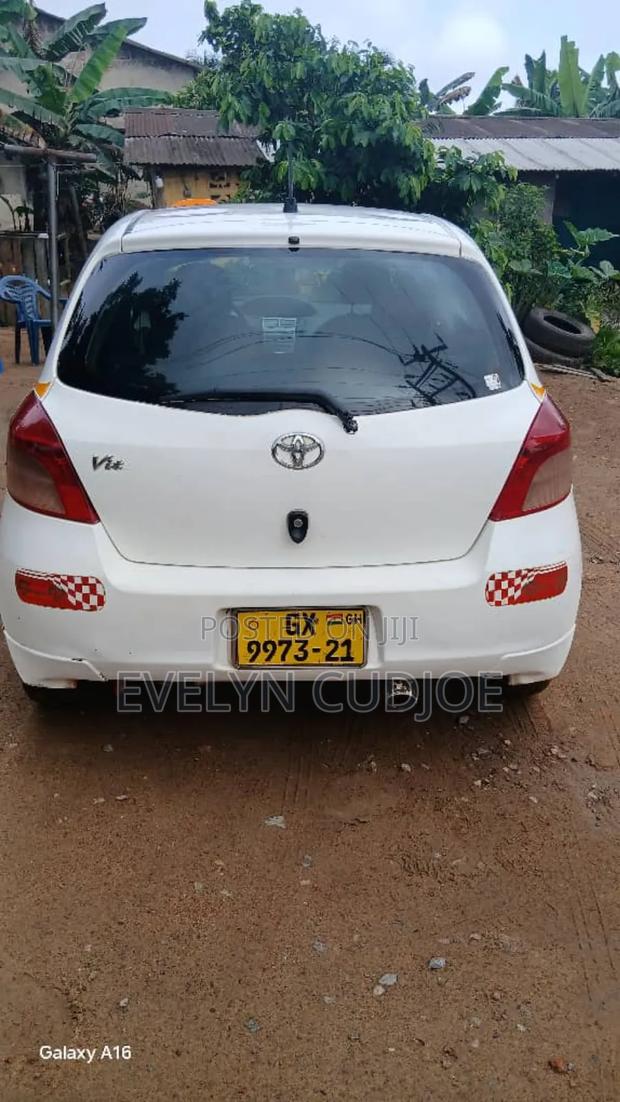 Toyota Vitz 2008 White photo 2
