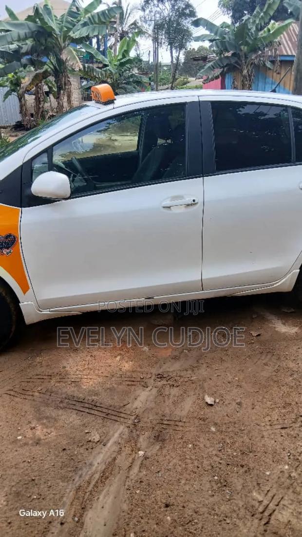 Toyota Vitz 2008 White photo 4