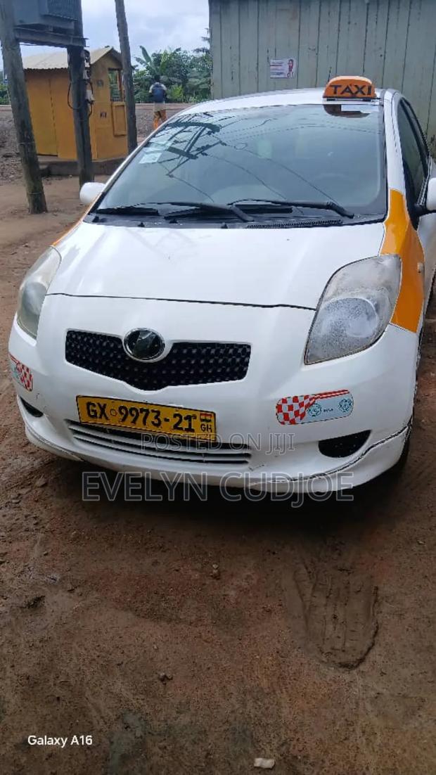 Toyota Vitz 2008 White photo 7
