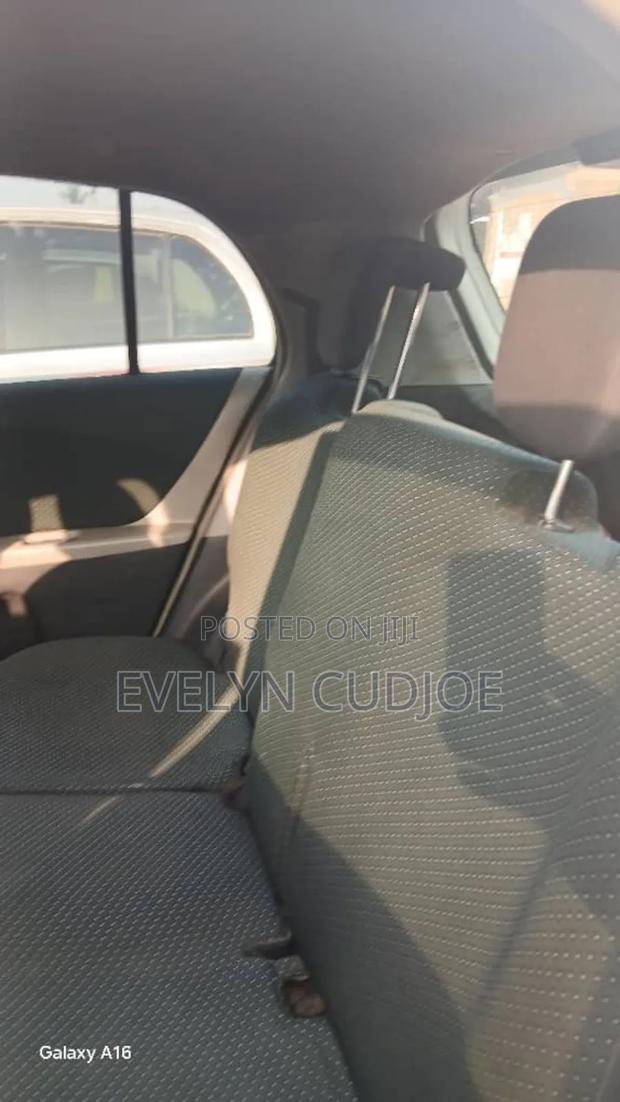 Toyota Vitz 2008 White photo 8