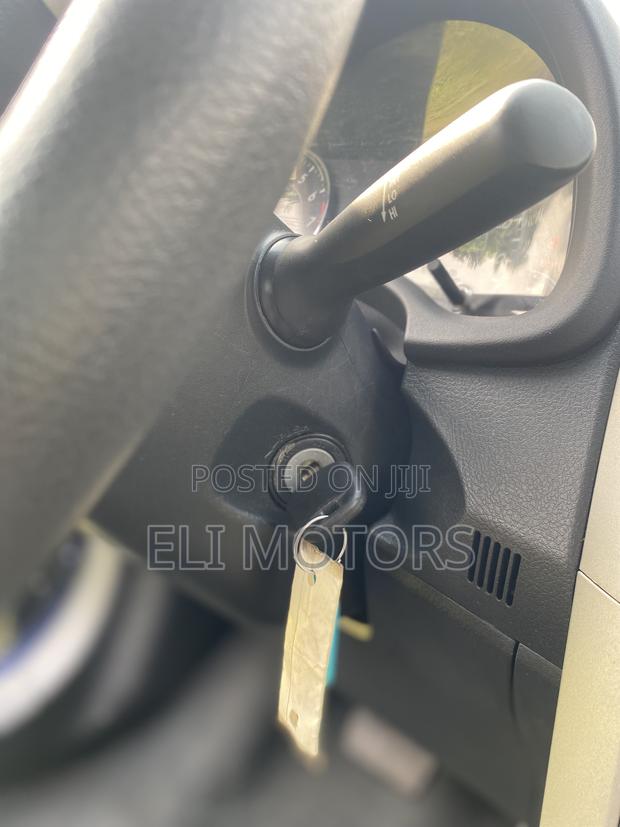 Toyota Corolla LE 4dr Sedan (1.8L 4cyl 4A) 2013 photo 9
