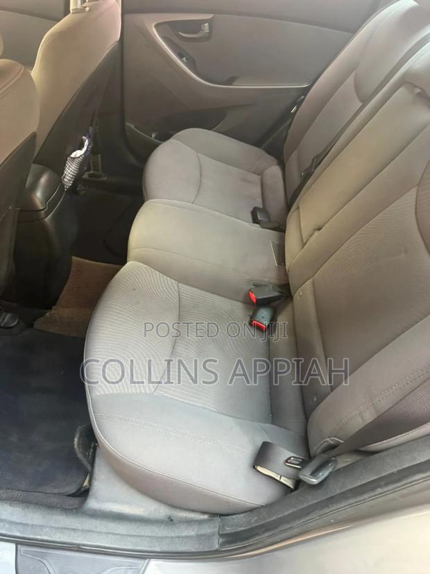 Hyundai Elantra Limited 4dr Sedan (1.8L 4cyl 6A) 2014 Silver photo 4