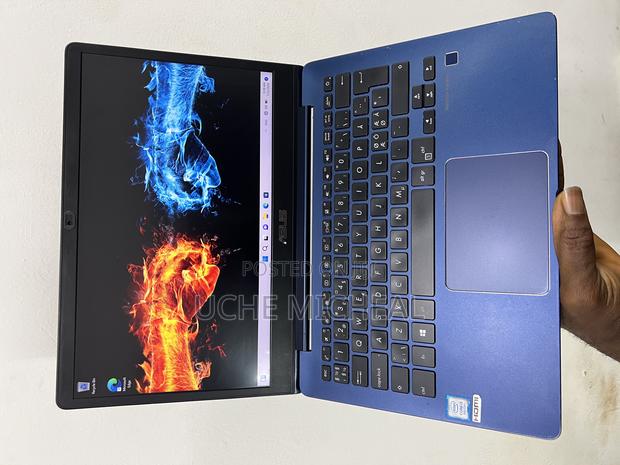 Laptop Asus ZenBook UX330UA 4GB Intel Core I3 SSD 256GB