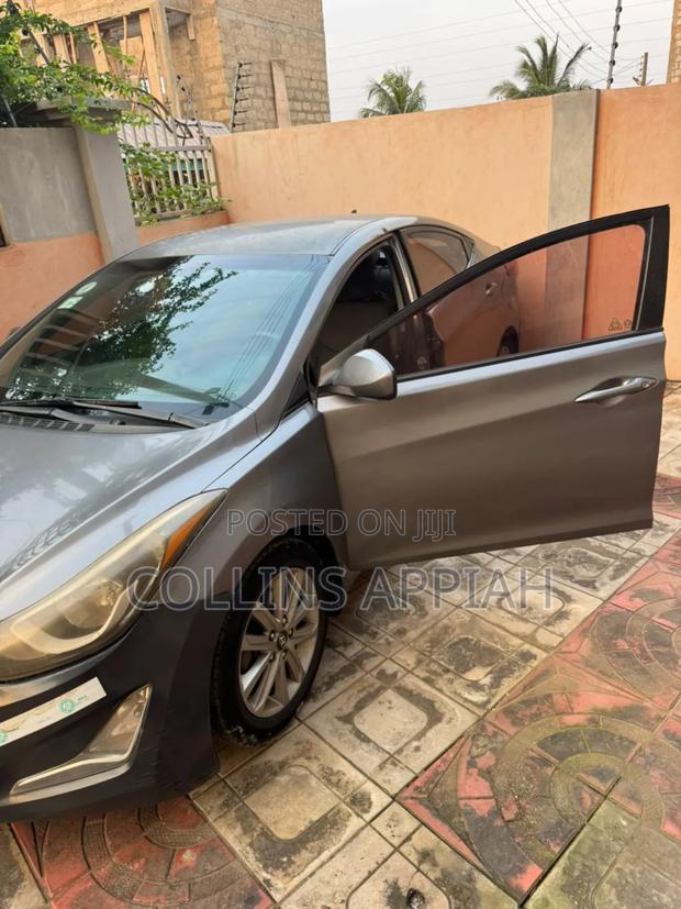 Hyundai Elantra Limited 4dr Sedan (1.8L 4cyl 6A) 2014 Silver photo 2