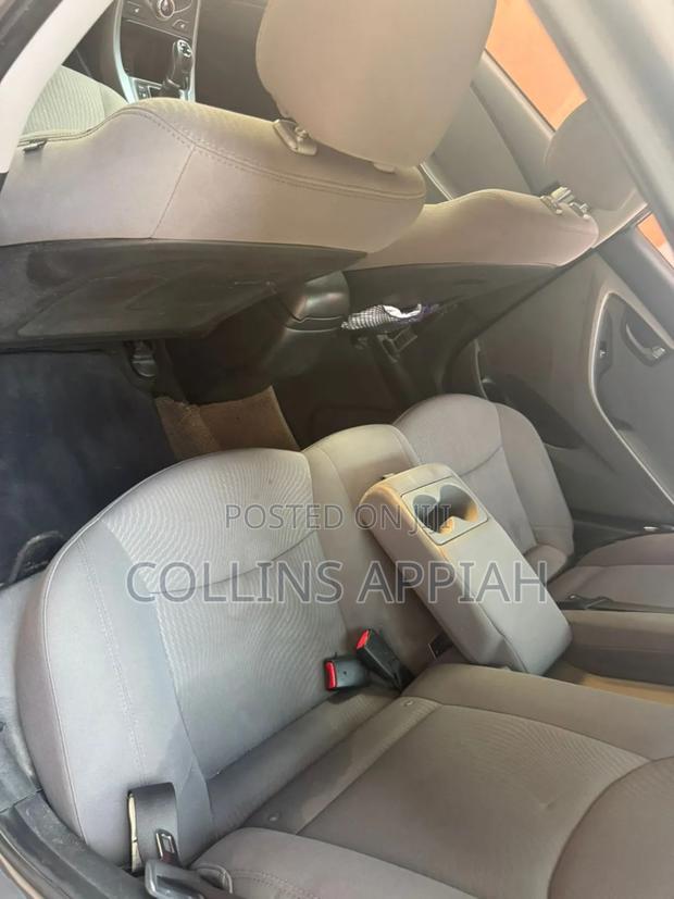 Hyundai Elantra Limited 4dr Sedan (1.8L 4cyl 6A) 2014 Silver photo 3