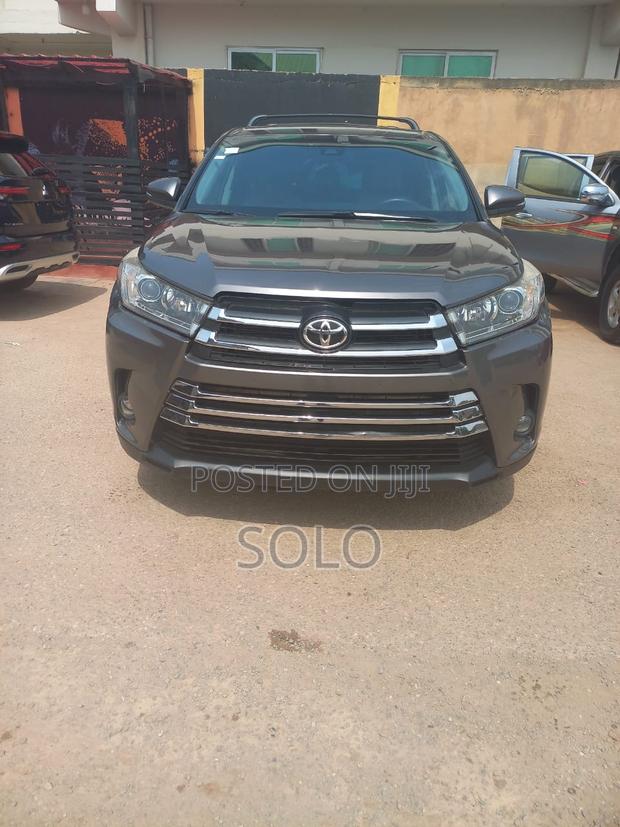 Toyota Highlander LE 4x2 (2.7L 4cyl 6A) 2017 Gray