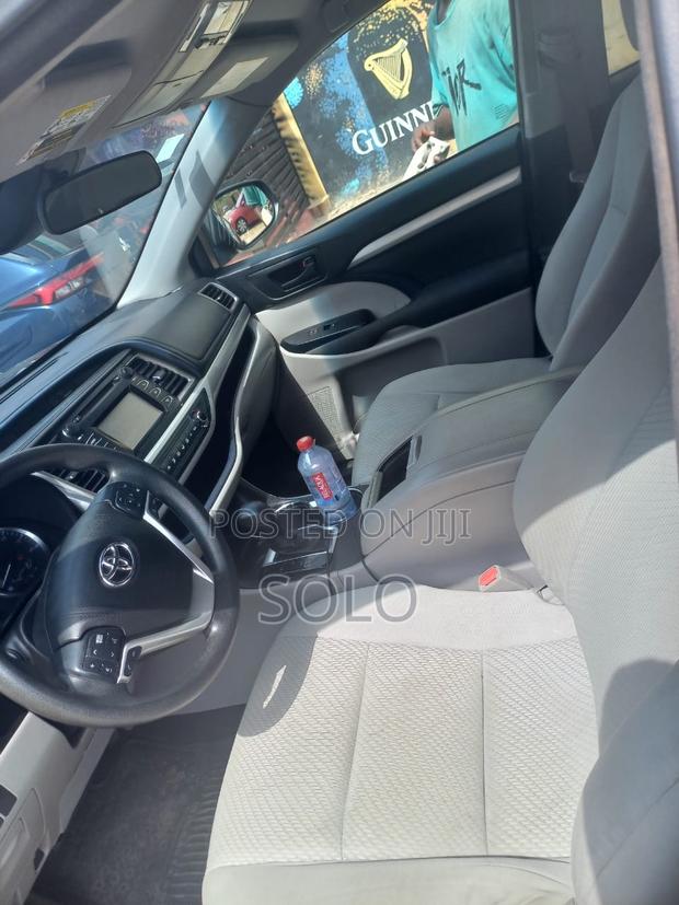 Toyota Highlander LE 4x2 (2.7L 4cyl 6A) 2017 Gray