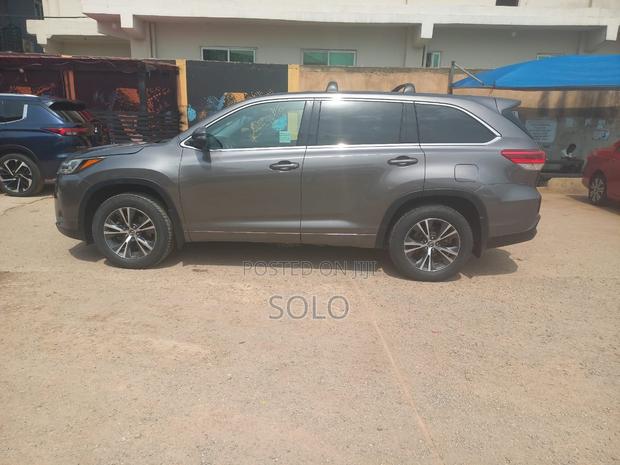 Toyota Highlander LE 4x2 (2.7L 4cyl 6A) 2017 Gray