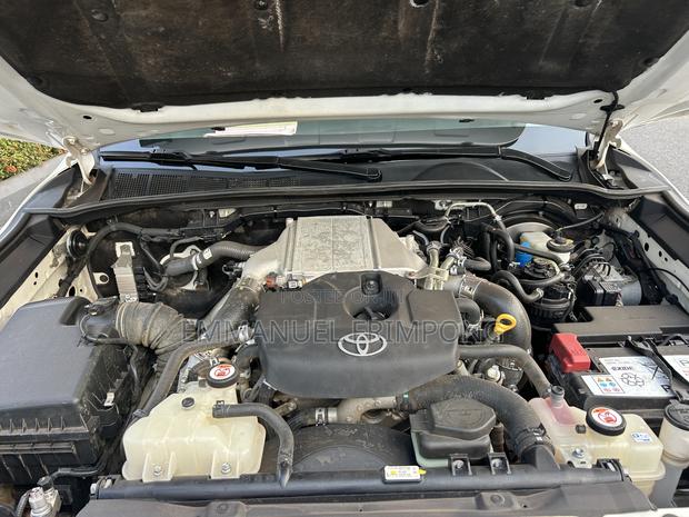 Toyota Hilux Revo Double Cab Deisel 2.4 AWD 2022 White