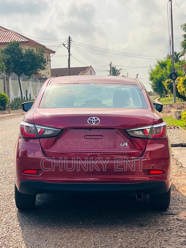 Toyota Yaris iA 1.5 FWD 2017 Red