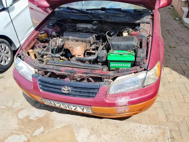 Toyota Camry 2000 Red