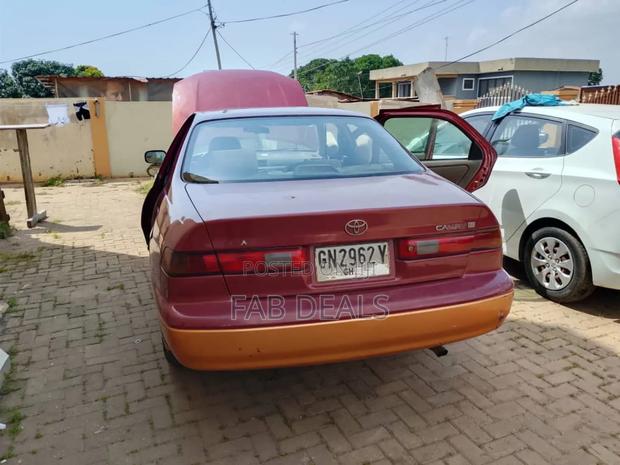 Toyota Camry 2000 Red