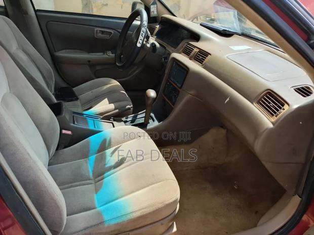 Toyota Camry 2000 Red
