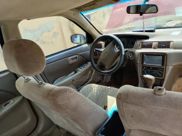 Toyota Camry 2000 Red