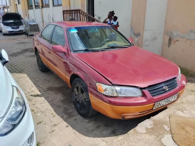 Toyota Camry 2000 Red