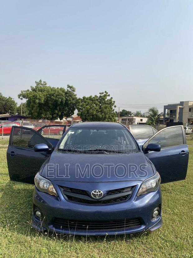 Toyota Corolla LE 4dr Sedan (1.8L 4cyl 4A) 2013 photo 3