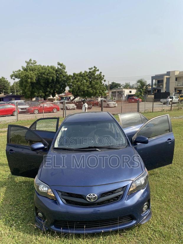 Toyota Corolla LE 4dr Sedan (1.8L 4cyl 4A) 2013 photo 2