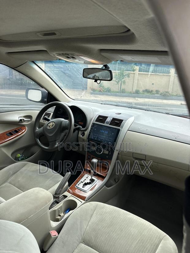 Toyota Corolla XLE 4dr Sedan (1.8L 4cyl 4A) 2010