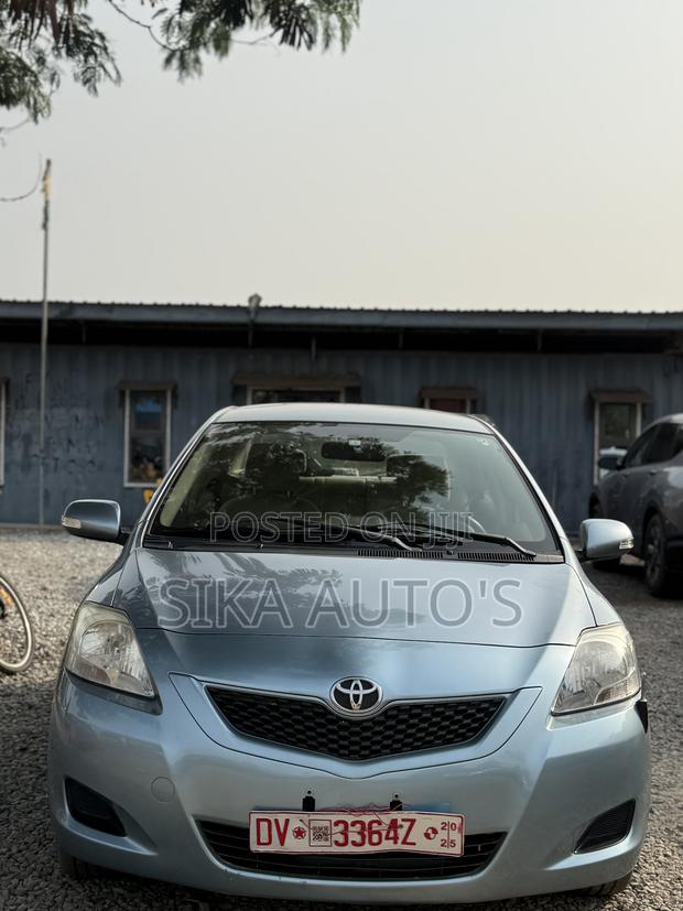 Toyota Belta 2013 Gray photo 2