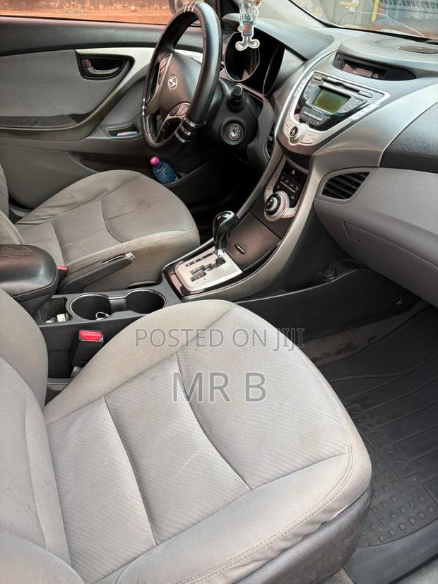 Hyundai Elantra Limited 4dr Sedan (1.8L 4cyl 6A) 2014 White photo 5