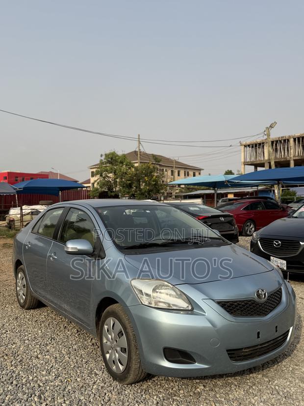 Toyota Belta 2013 Gray photo 12