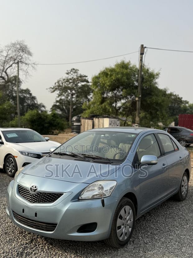 Toyota Belta 2013 Gray photo 13