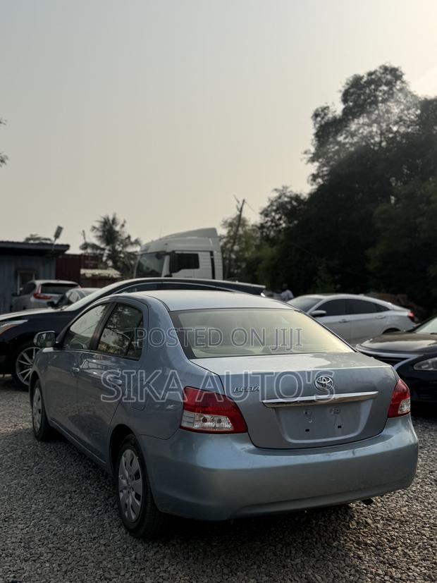 Toyota Belta 2013 Gray photo 10