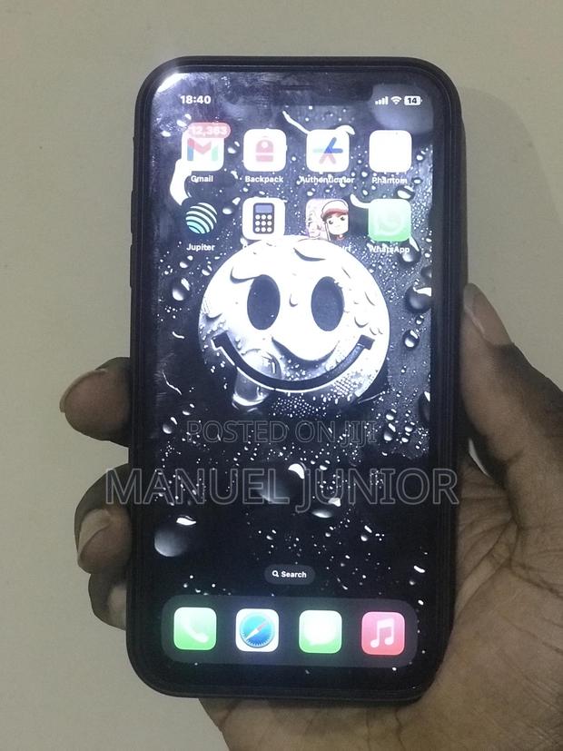 Apple iPhone XR 128 GB Black photo 3