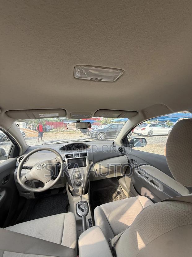 Toyota Belta 2013 Gray photo 7