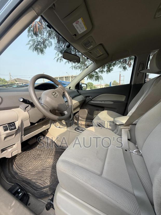 Toyota Belta 2013 Gray photo 6