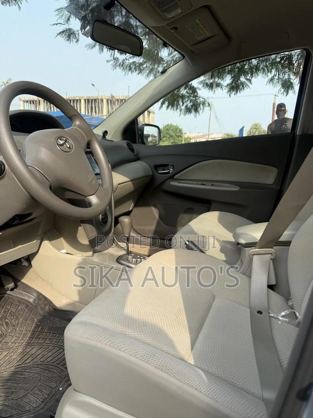 Toyota Belta 2013 Gray photo 9