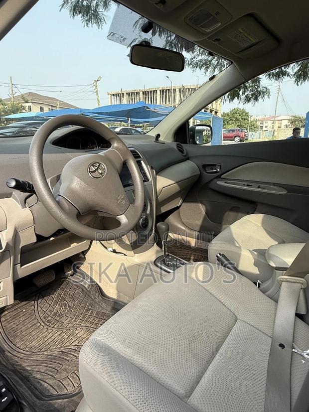 Toyota Belta 2013 Gray photo 8